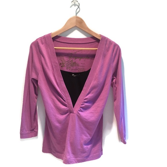 Propaganda long sleeve tee w/ a deep v-neck fuscia - Picture 11 of 13